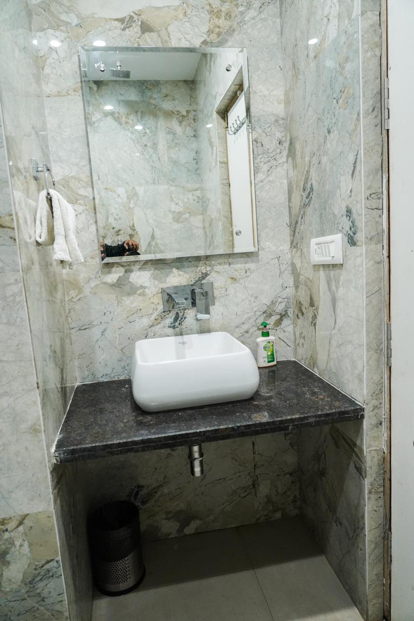 Hotel Batra Home Nizamuddin New Delhi Exterior foto